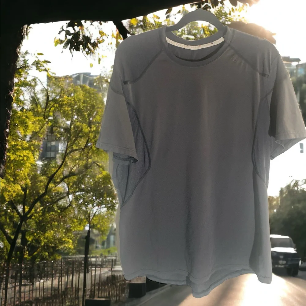 Lululemon Metal Vent Tech Short Sleeve Top Sz XL Distressed.GUC - Picture 10 of 10